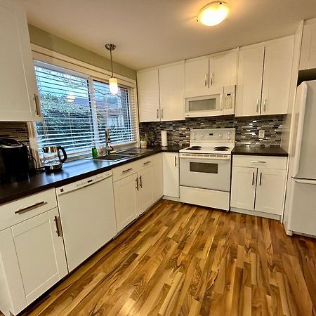 North Nanaimo Gem - Garden-View Room With Private Ensuite Exteriér fotografie