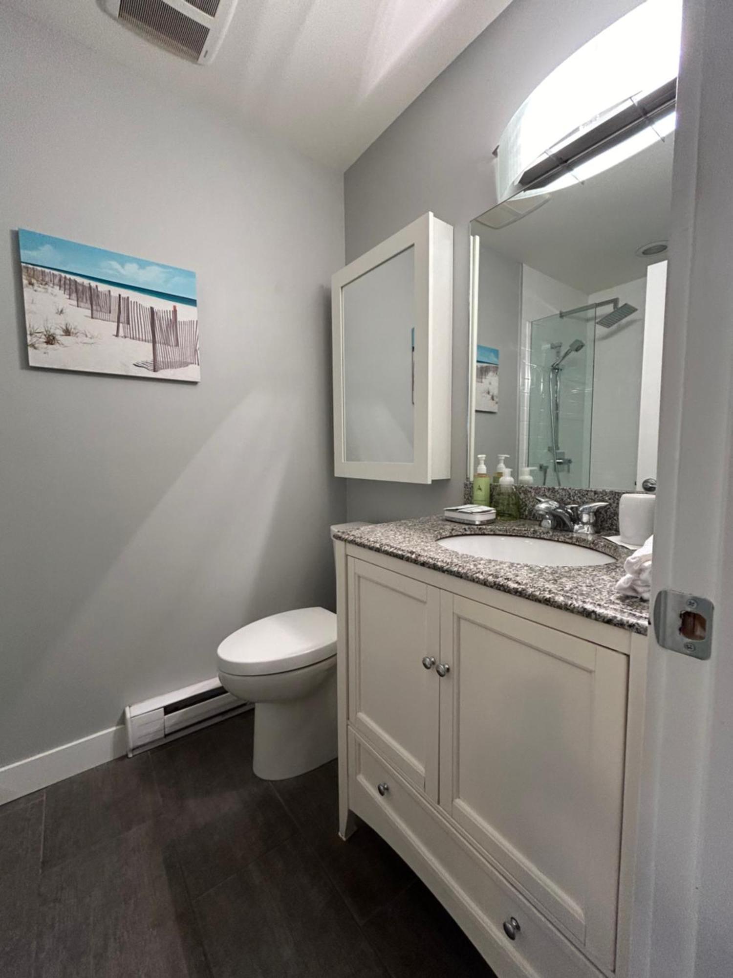 North Nanaimo Gem - Garden-View Room With Private Ensuite Exteriér fotografie