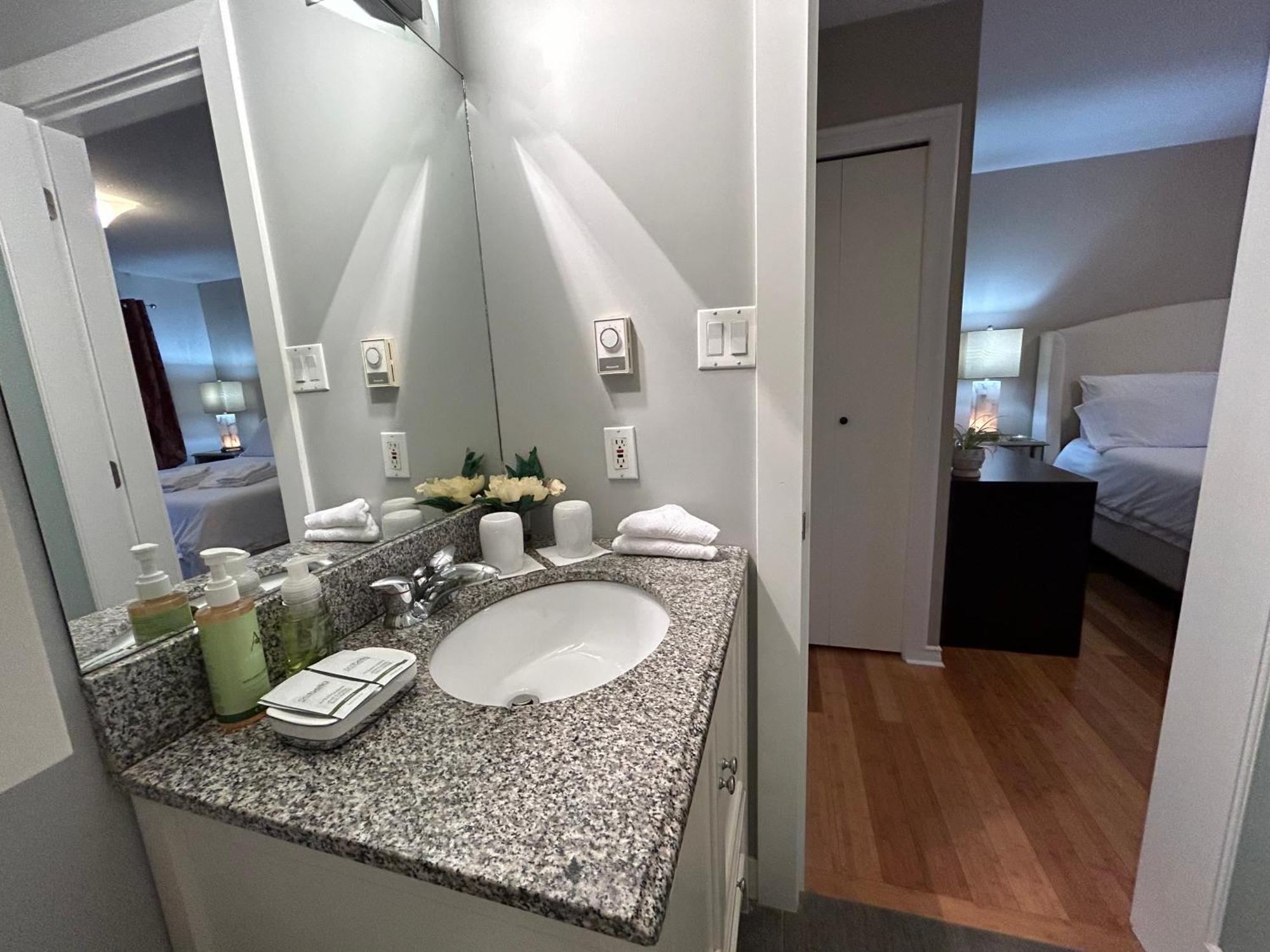 North Nanaimo Gem - Garden-View Room With Private Ensuite Exteriér fotografie