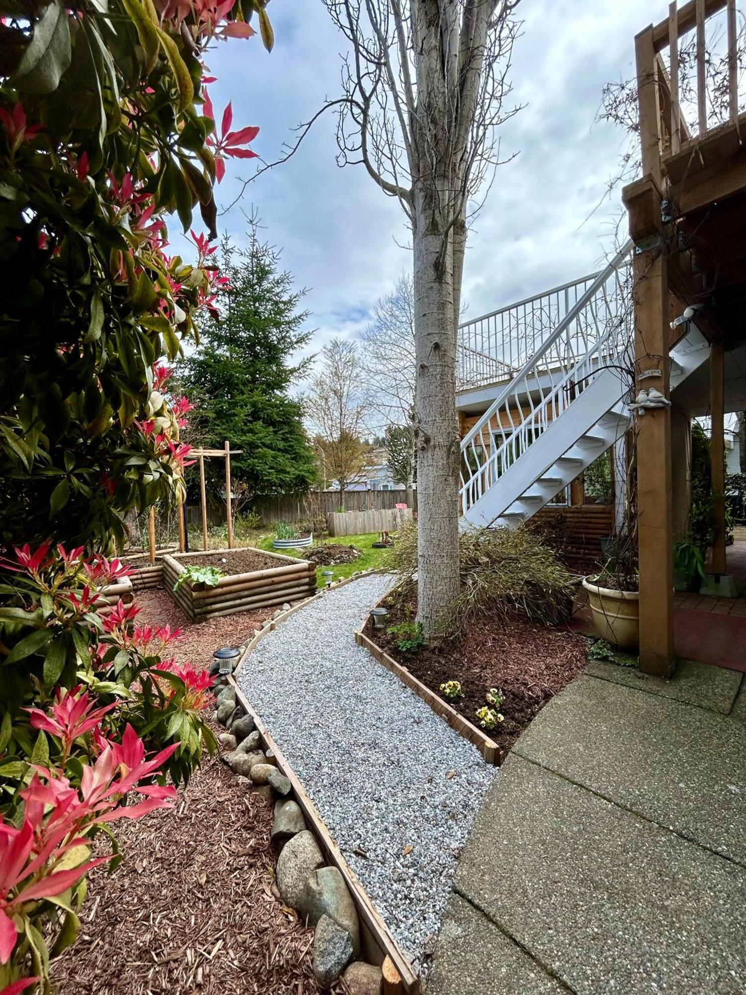 North Nanaimo Gem - Garden-View Room With Private Ensuite Exteriér fotografie