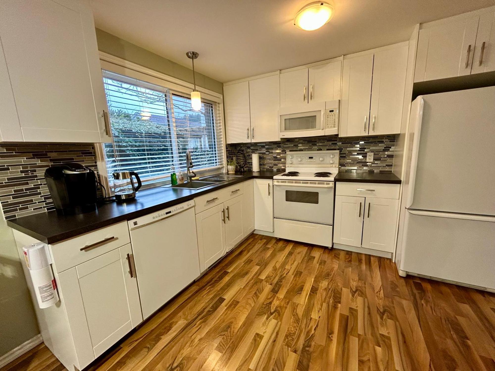 North Nanaimo Gem - Garden-View Room With Private Ensuite Exteriér fotografie